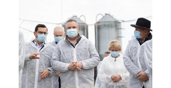 UPDATE - Ciucă: Fermierii români au nevoie de ajutor pentru ca atât legislaţia, cât şi mecanismele de finanţare să le permită dezvoltarea afacerii, în beneficiul consumatorului român / Mesajul ministrului Agriculturii - FOTO