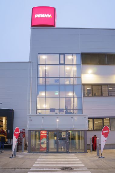 Retailerul Penny a investit 26 de milioane de euro în cel de-al patrulea depozit logistic din România, la Filiaşi, care asigură aprovizionarea a aproape 50 de magazine 