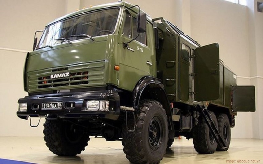 Producătorul rus de camioane Kamaz ar putea folosi deţinuţi la fabricile sale, din cauza deficitului de angajaţi