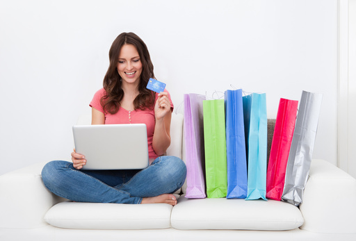 STUDIU EY: Campaniile de Black Friday, altădată de un succes răsunător în rândul cumpărătorilor români, par că încep să îşi reducă din importanţă. Cumpărăturile online par să devină noul normal pentru români