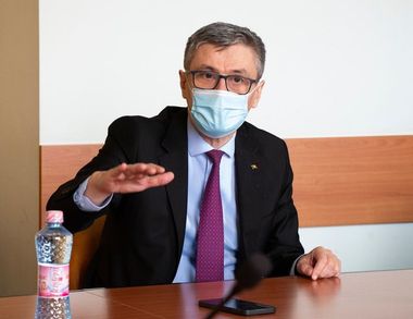 Virgil Popescu, avertisment pentru firmele din domeniul energiei: Nicio companie nu îşi va bate joc de români / El cere emiterea facturilor cu respectarea legii, în caz contrar urmând a exista ”sancţiuni dure” / Firmă din Bihor, amendată cu 50.000 de lei 