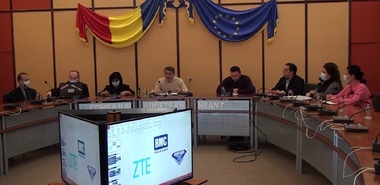 Preşedintele CJ Neamţ, Ionel Arsene, a semnat contractul pentru achiziţionarea a 21 de autobuze electrice