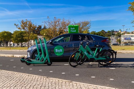 Bolt anunţă o nouă rundă de finanţare în valoare de 628 de milioane de euro, pentru a accelera tranziţia de la maşinile personale, la mobilitatea partajată. Compania este evaluată la 7,4 miliarde de euro
