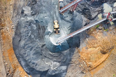 Guvern:  80% din fondurile obţinute în urma exploatării apelor minerale, a nisipului, a pietrişului şi a altor minerale rămân la bugetul autorităţilor locale şi judeţene pe teritoriul cărora se face extragerea resurselor de suprafaţă