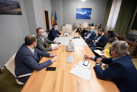 Ministrul Antreprenoriatului şi turismului a discutat cu ministrul Mediului despre situaţia plajelor de pe litoralul românesc şi despre dezvoltarea domeniilor schiabile