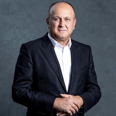 Profit.ro - Dan Şucu, proprietarul Mobexpert, intră pe piaţa media. A devenit creditorul principal al Mediafax Group, administrat de Adrian Sârbu, cu ţinta de a fi acţionar principal