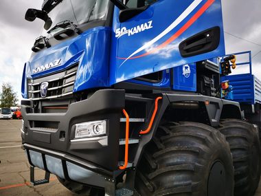 Compania rusească Kamaz va dezvolta şi va putea fabrica în Ungaria autovehicule electrice. Începând din anul 2025, vor fi produse aproximativ 32.000 de autovehicule electrice pe an