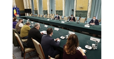 Premierul Nicolae Ciucă s-a întâlnit cu producătorii agricoli şi retailerii / Guvernul vrea să coreleze măsurile de combatere COVID-19 cu susţinerea mediului economic