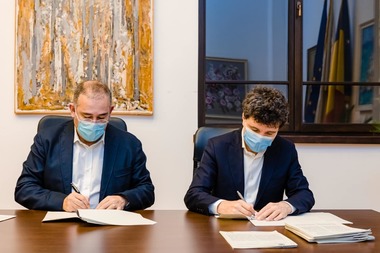 Nicuşor Dan: Am rezolvat una dintre bombele lăsate de fosta administraţie a Capitalei - Am semnat astăzi o eşalonare pe 3 ani a datoriei către Otokar, 165 milioane de lei, pe care urmează să o plătim în 36 de rate lunare 