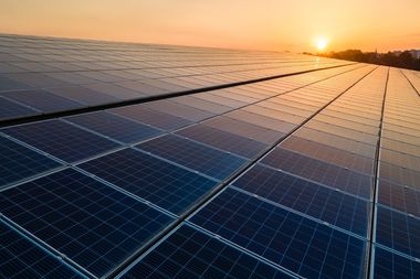 Enel X România construieşte două centrale fotovoltaice pentru fabricile Eaton din România 