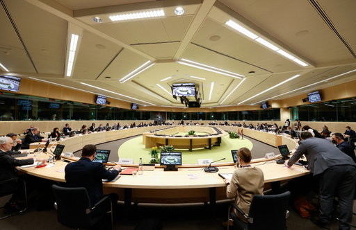 Ministrul Agriculturii: Anul agricol 2021-2022 se manifestă şi în România cu o presiune din partea situaţiei climaterice, pentru că nivelul de precipitaţii a fost unul foarte scăzut şi riscăm ca în perioada următoare să ne confruntăm cu o secetă severă