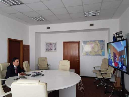 Ministrul Economiei anunţă că a ajuns la o înţelegere cu conducerea şi sindicatele Uzinei Mecanice Cugir, ca protestele să înceteze. Angajaţii se întorc în fabrică şi vor primi salariile majorate
