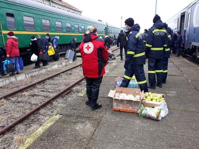Ungaria acordă călătorie gratuită refugiaţilor din Ucraina care călătoresc cu trenul din România 