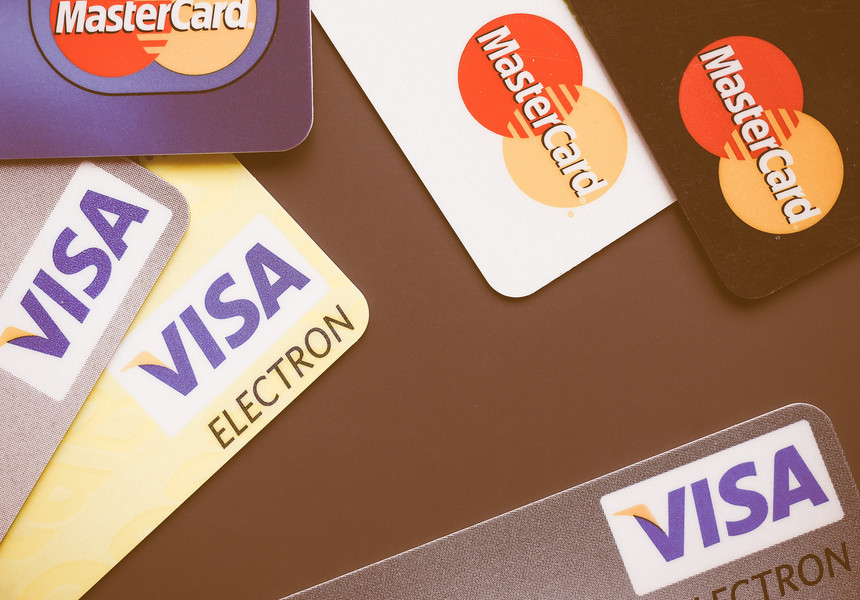 Visa şi Mastercard se retrag de pe piaţa rusă 