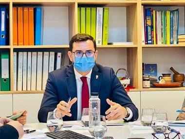 UPDATE Chesnoiu: S-a iscat iarăşi o mare isterie legată de faptul că România nu va mai avea stocuri de ulei şi toată lumea a dat buluc în magazine. Avem stocuri de ulei până la noua recoltă / Ministrul, întâlnire cu producătorii şi retailerii