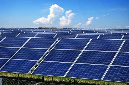 OMV Petrom a finalizat primul parc fotovoltaic care furnizează energie verde pentru operaţiunile proprii