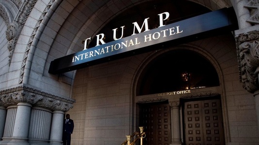 Numele Trump va fi dat jos de pe un hotel de lux din Washington, după o aprobare a guvernului SUA