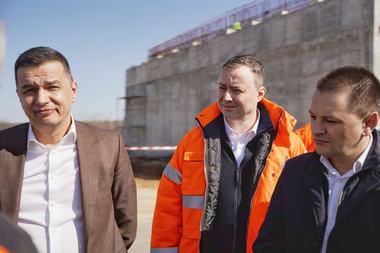 Grindeanu: Termenele de execuţie sunt deja depăşite la Tronsonul 1 al Drumului Expres Craiova-Piteşti. I-am atras atenţia constructorului italian că trebuia, încă de ieri să recupereze timpul pierdut