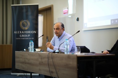 Alexandrion Group, cel mai mare producător de băuturi spirtoase din România, va inaugura o distilerie în statul New York, la finalul anului viitor. Investiţia va ajunge la 120-130 milioane dolari