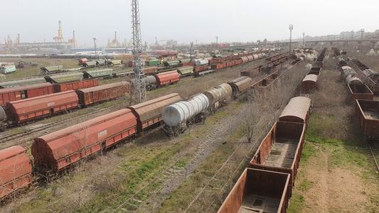 Grindeanu: Au fost degajate primele 84 de vagoane care blochează de ani de zile liniile de cale ferată din Portul Constanţa. Astăzi, CFR Marfă pregăteşte pentru expediere un nou convoi format din peste 40 de vagoane staţionate