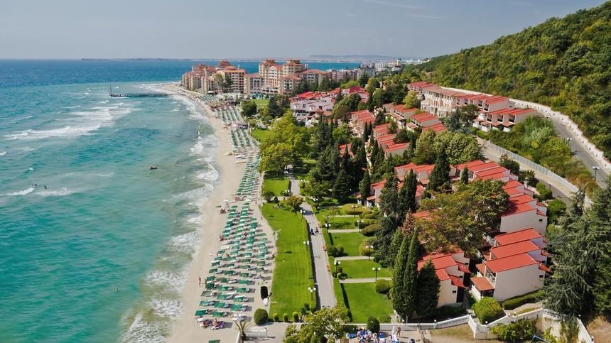 Hello Holidays: Cele mai căutate destinaţii externe pentru sărbătorile pascale sunt Albena, Nisipurile de Aur şi Kusadasi-Istanbul. Turiştii români alocă, în medie, un buget de 350 euro/persoană