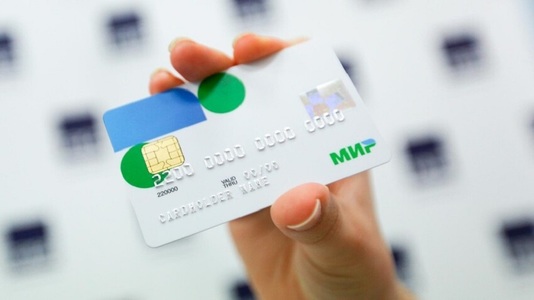 Rusia apelează la microcipuri din China pentru cardurile bancare conectate în sistemul de plată Mir