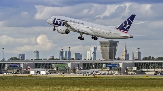 Zborurile comerciale din Polonia ar putea fi reduse semnificativ din cauza unei dispute salariale cu controlorii de trafic aerian