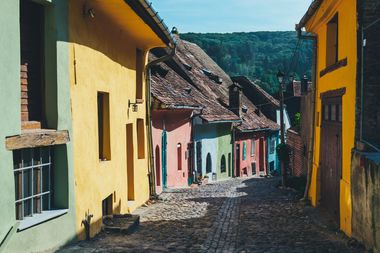 INS: Sosirile înregistrate în structurile de primire turistică, în primul trimestru, au crescut cu 27,4%, la 1.796.400 persoane, faţă de primul trimestru din 2021 / Dintre turişrii străini, cei germani sunt cei mai numeroşi