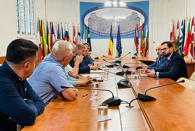 Ministerul Agriculturii: Fermierii şi-au luat angajamentul să demareze negocierile pentru preluarea fabricii de zahăr de la Luduş de la francezi