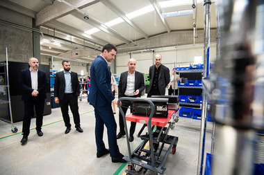 Ministrul Mediului, în vizită la prima fabrică din România care produce sisteme de colectare a ambalajelor de băuturi / Investiţia, peste 2 milioane de euro  