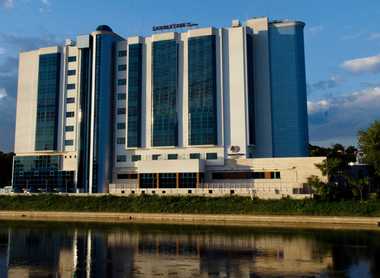 Hotelul Doubletree by Hilton Oradea, clasificat cu 4 stele, a fost vândut cu 11 milioane euro