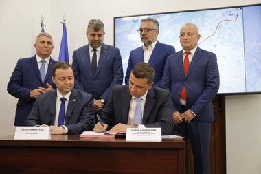 UPDATE - Grindeanu, la semnarea primului contract de finanţare din A7: Am solicitat CNAIR să nu aştepte după bornele PNRR şi să facă astfel încât, până la finalul acestui an, să semneze toate contractele de finanţare pe domeniul rutier / Precizările CNAIR