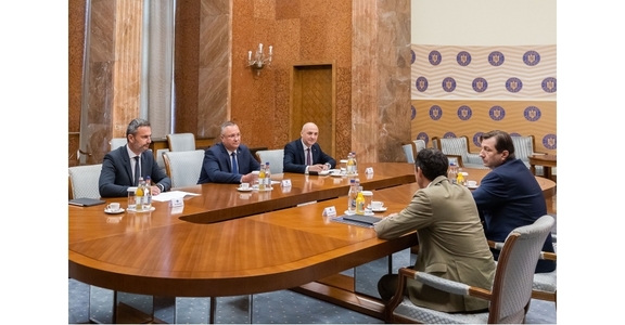 Premierul Nicolae Ciucă s-a întâlnit cu reprezentanţi executivi ai companiei Varta, fiind prezentate planurile de dezvoltare ale companieI în România - FOTO