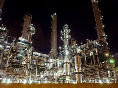 Italia ia în considerare naţionalizarea unei rafinării Luikoil din Sicilia, în contextul embargoului asupra petrolului rusesc