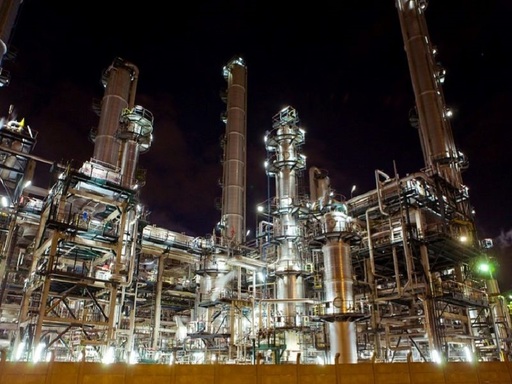 Italia ia în considerare naţionalizarea unei rafinării Luikoil din Sicilia, în contextul embargoului asupra petrolului rusesc