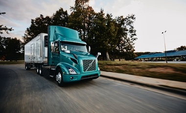 Producătorul de camioane AB Volvo a început să concedieze angajaţi din Rusia şi să îşi restrângă operaţiunile