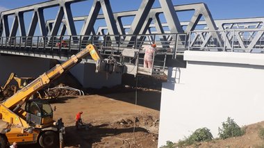 CNAIR: UMB lucrează pe aproape toate şantierele / Constructorul, care are contracte de 6,11 miliarde de lei, este singurul care a cerut rezilierea amiabilă a unor contracte şi a început să înregistreze o absenţă masivă a muncitorilor din două şantiere 