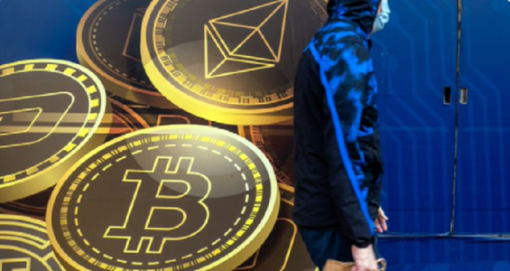 Bitcoin a depăşit luni nivelul de 22.000 de dolari, atingând cel mai înalt nivel din mai mult de o lună