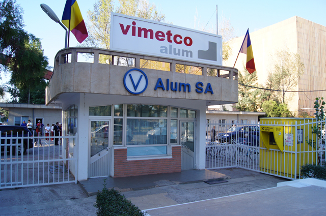 Aproximativ 500 de angajaţi, din cei 750, urmează să fie disponibilizaţi de la 1 august la Alum Tulcea, singura rafinărie de alumină calcinată din România