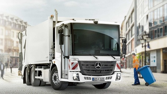 Daimler Truck a început producţia celui de-al doilea camion electric al său, eEconic
