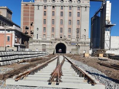 Grindeanu: Au fost depuse 6 oferte pentru reparaţia a încă 64 de linii de cale ferată în Portul Constanţa. Licitaţia este împărţită în 3 loturi, cu o lungime totală de aproximativ 30 de km