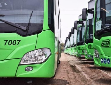 Nicuşor Dan anunţă că s-au depus şase oferte în cadrul procedurii de achiziţie a unui număr de 100 de autobuze electrice / Valoarea estimată a contractului, peste 300 de milioane de lei / 34 de autobuze, în primul an de la semnarea contractului  