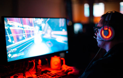 ANALIZĂ: Sectorul de gaming a fost unul dintre cele mai câştigate în timpul pandemiei. Se estimează că piaţa globală de jocuri şi servicii va scădea cu 1,2% în acest an, la 188 de miliarde de dolari 