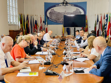 Ministerul Agriculturii anunţă că suprafaţa de culturi agricole vizată de incendii este de 3.415 hectare. Ministerul a stabilit o listă cu măsurile propuse ce pot contribui la combaterea efectelor schimbărilor climatice