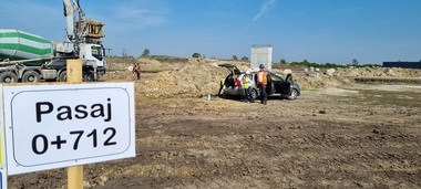 Ritm şi mobilizare crescute pe şantierul celei de-a treia descărcări de pe Autostrada A1, spre Timişoara. Ministrul Transporturilor, Sorin Grindeanu: Au un progres fizic de aproximativ 15 la sută - FOTO
