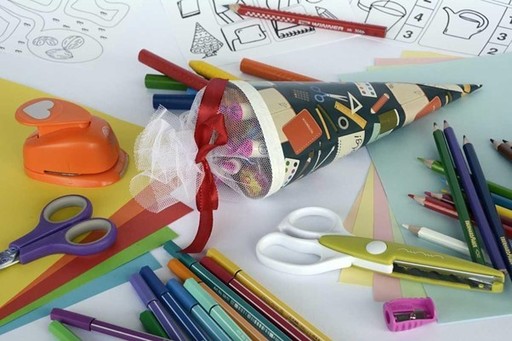 MIPE: Peste 300.000 de preşcolari şi elevi din familii defavorizate vor primi ajutoare în valoare de 500 de lei pentru rechizite şi îmbrăcăminte  