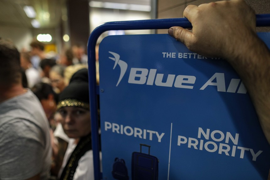 UPDATE - Blue Air suspendă zborurile din Romania, acuzând Ministerul Mediului că a pus poprire pe toate conturile companiei / Ciucă: Nu putem lăsa românii în aeroporturi / Ministrul Mediului: Nu justifică în niciun fel suspendarea imediată a zborurilor