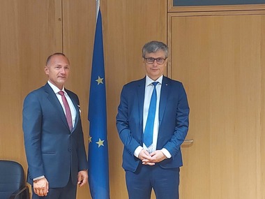 Virgil Popescu a discutat cu omologul bulgar despre despre importanţa cooperării regionale pentru operaţionalizarea Platformei Energetice europene pentru achiziţia în comun a gazelor naturale