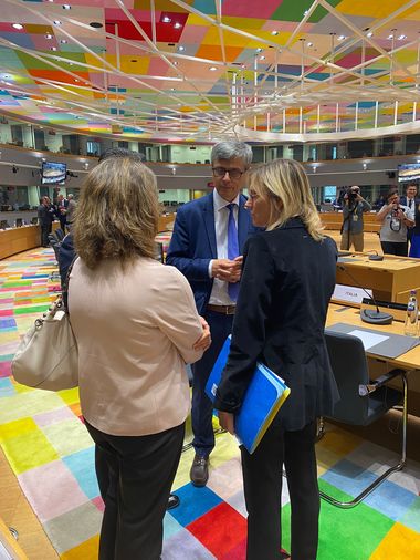 Virgil Popescu, după participarea la reuniunea Extraordinară a Consiliului Energiei: România susţine măsuri voluntare de reducere a consumului, aliniate capabilităţilor naţionale dar şi evoluţiilor de pe piaţa energiei