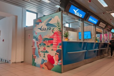 Touroperatorul Cocktail Holidays anunţă că a repatriat din fonduri proprii toţi turiştii aflaţi în vacanţă, de când Blue Air a suspendat toate zborurile. Vola.ro a deschis un punct de lucru pe Aeroportul Otopeni şi face angajări. ”De ce trebuie să plătim pentru greşelile altora?”